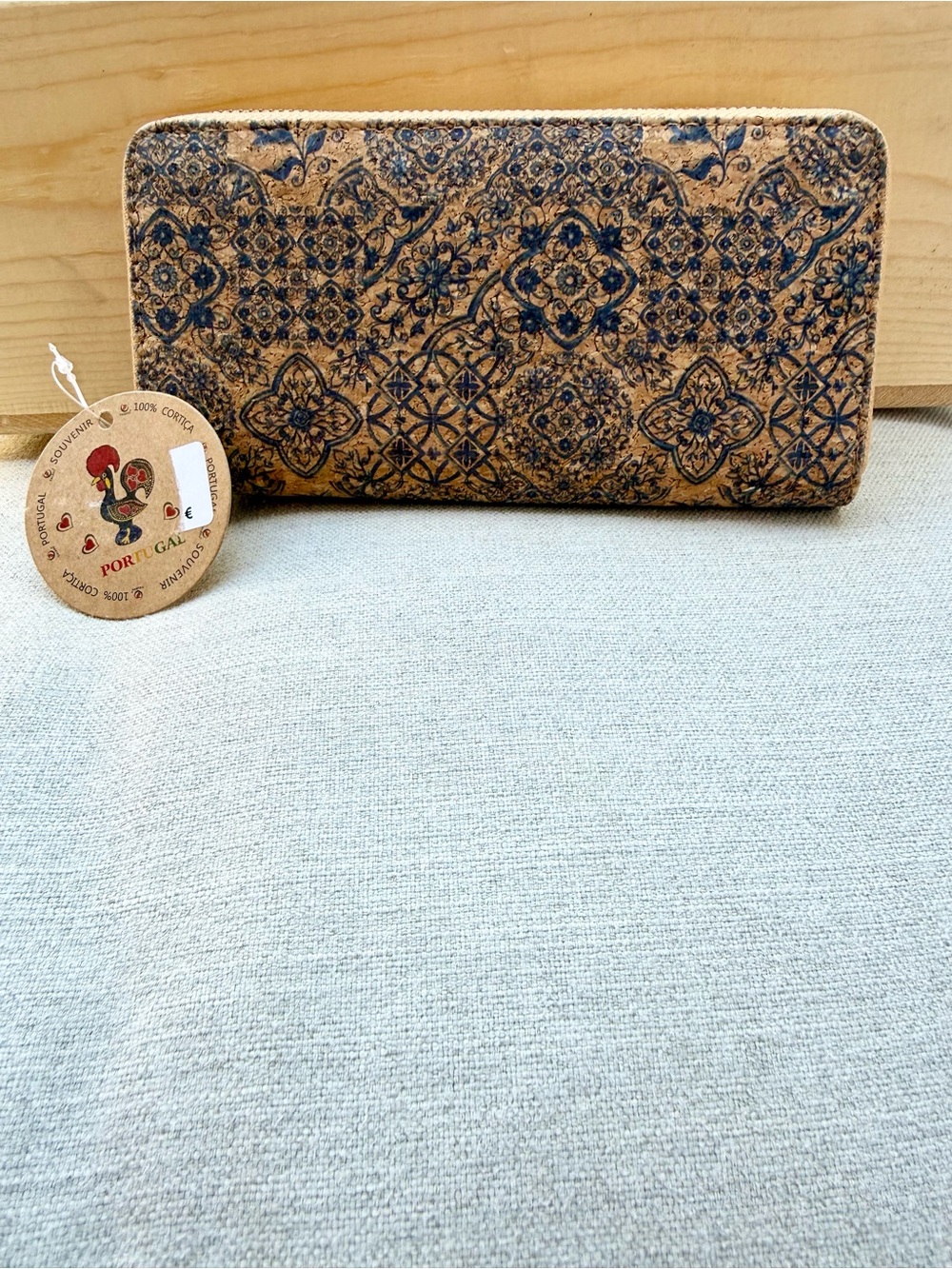 *NEW* Portugal Cork Zip Wallet in Natural Brown with Navy Motif - Picture 3 of 15